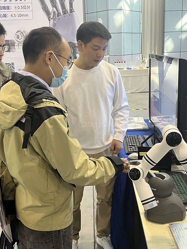 虚拟现实|虚拟仿真|三维虚拟技术|可视化工程|虚拟仿真交互|航空航天|汽车仿真|轮船仿真|列车仿真|多媒体应用|轨道交通|船舶制造|能源矿业|电力仿真|游戏开发|虚拟漫游|建筑设计|石油钻井|核能开放|互动营销|展览展示|爱迪斯通