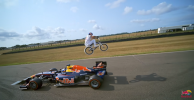 运动数据采集如何帮助克里斯·凯尔飞跃迎面驶来的f1赛车